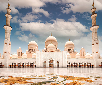 Explore the Majestic Sheikh Zayed Grand Mosque: A Masterpiece of Islamic Architecture in Abu Dhabi